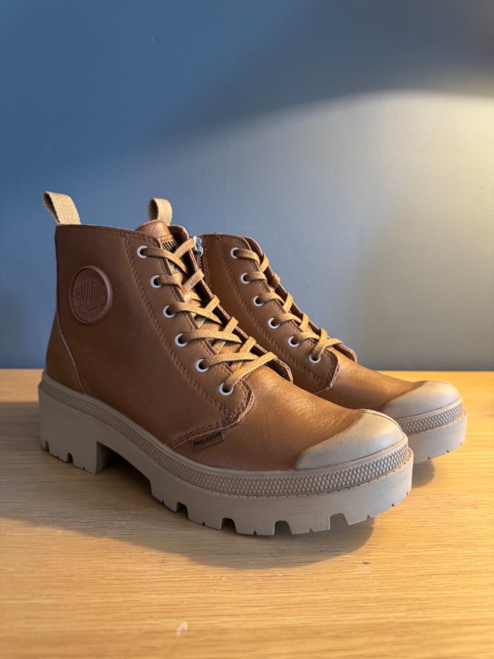 Palladium Pallabase Leather Size US 8M Womens